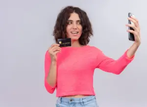 selfie cu credit card